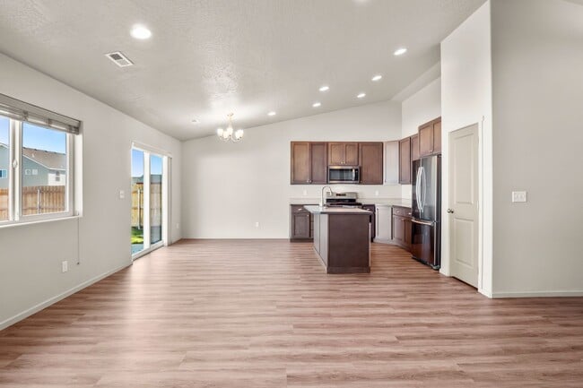 Building Photo - Newer 3 Bedroom, 2 Bath Airway Heights Ran...