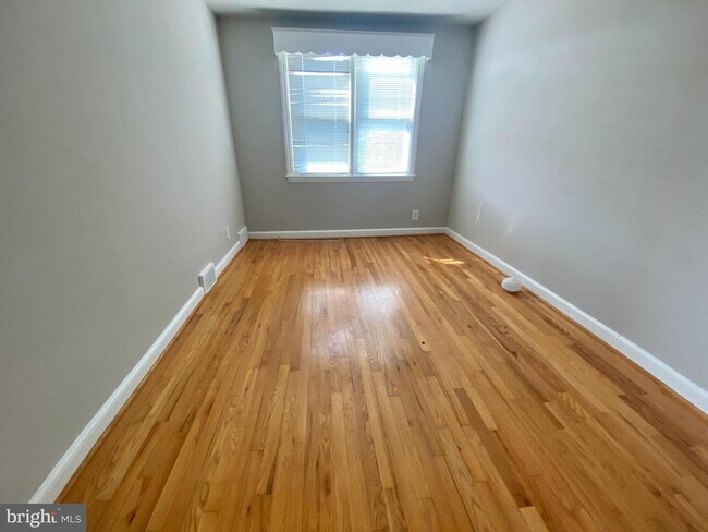 Building Photo - 404 New Rd