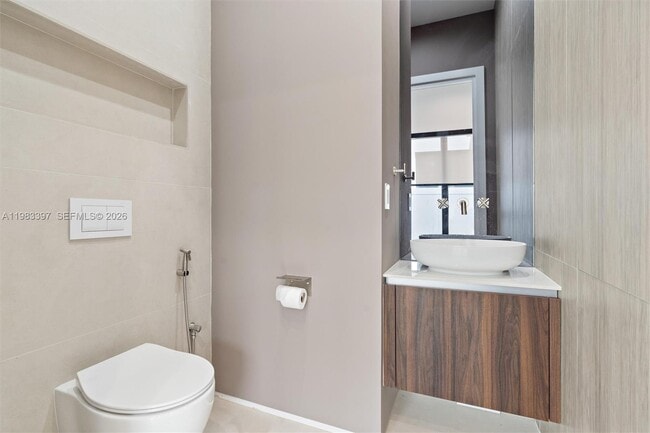 Building Photo - 1410 NE 5th St