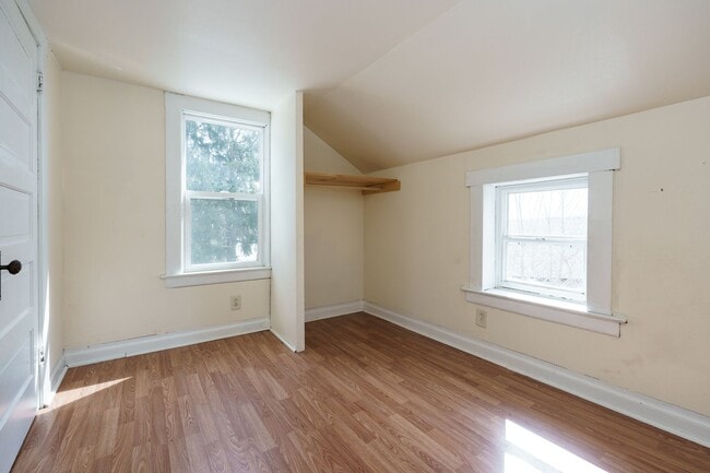 Building Photo - Two Bed One Bath Home in Battle Creek!