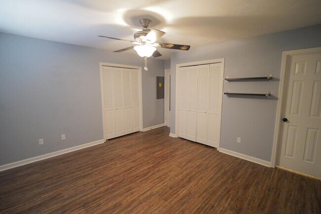 Building Photo - 3027 Oak Hammock Ln