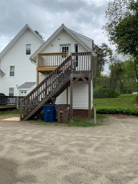 Second Floor Apt. 3 - 31 Elm Hill Rd