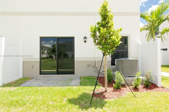 Building Photo - 1166 SW 6th Ave