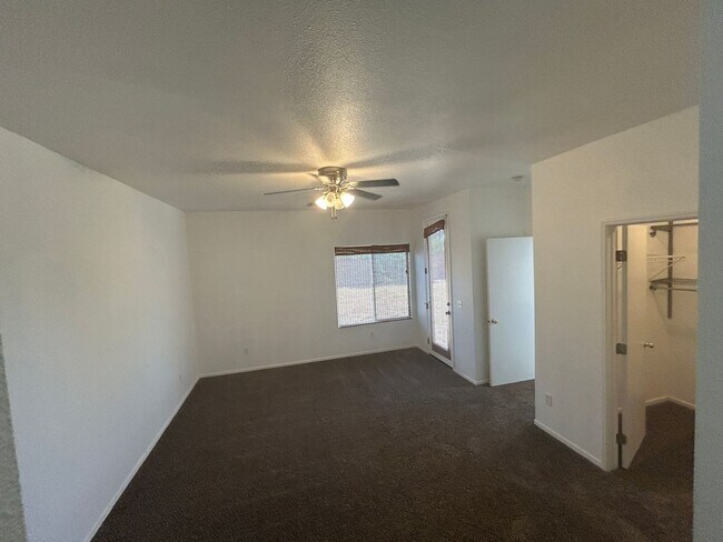Building Photo - Great location on this split floorplan 3 b...