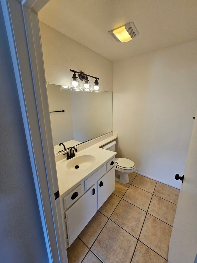 Building Photo - 1050 Harbor Heights Dr