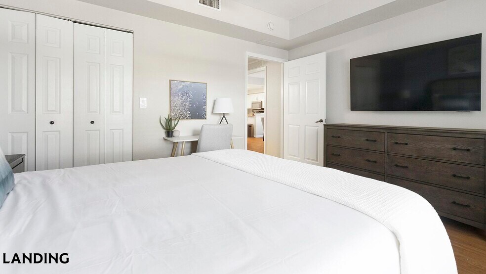 Building Photo - 3695 Island Club Dr