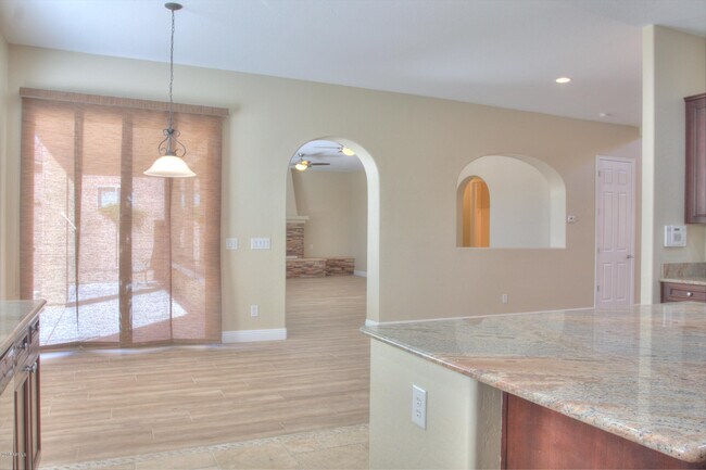 Building Photo - 2413 E Park View Ln