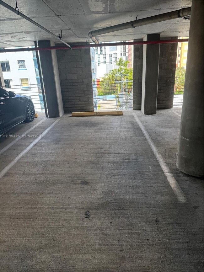 Building Photo - 10 SW South River Dr