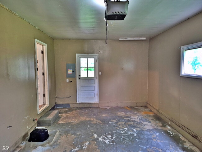 Building Photo - 2725 Kristen Dr W