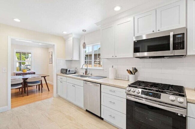Building Photo - 4311 Cabrillo Way