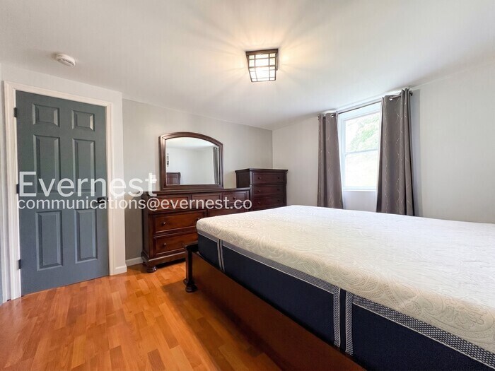 Building Photo - 6405 Loch Crest Ct