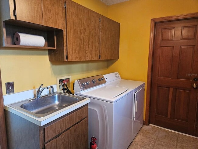 Building Photo - 2014 E View Dr