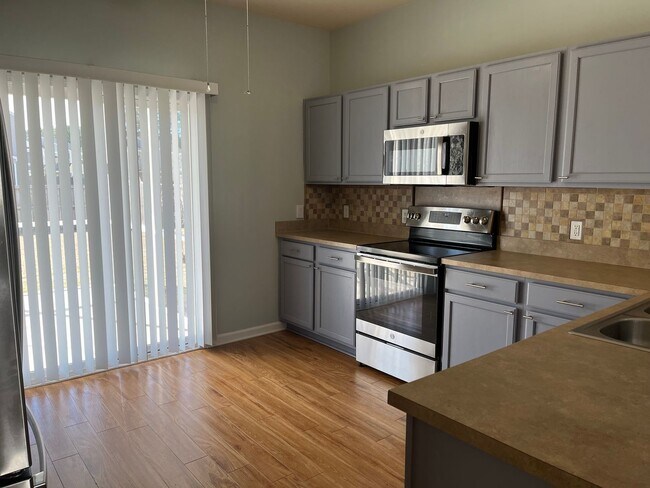 Building Photo - 275 Cameron St