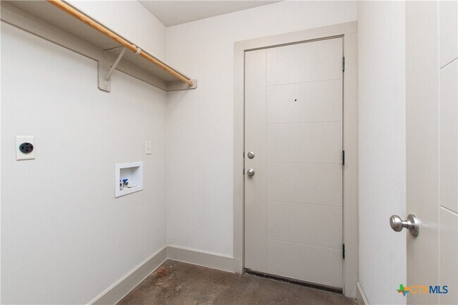 Building Photo - 7101 Andalucia Dr