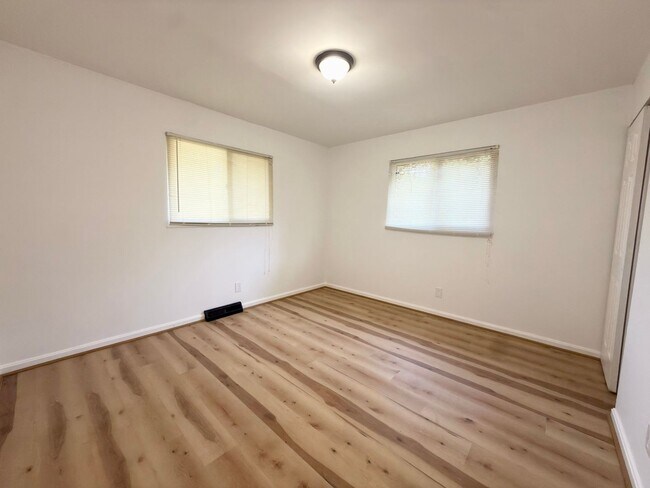 Building Photo - Cozy 3-Bedroom Home with Fenced Yard & Flexible Space – Cincinnati, OH