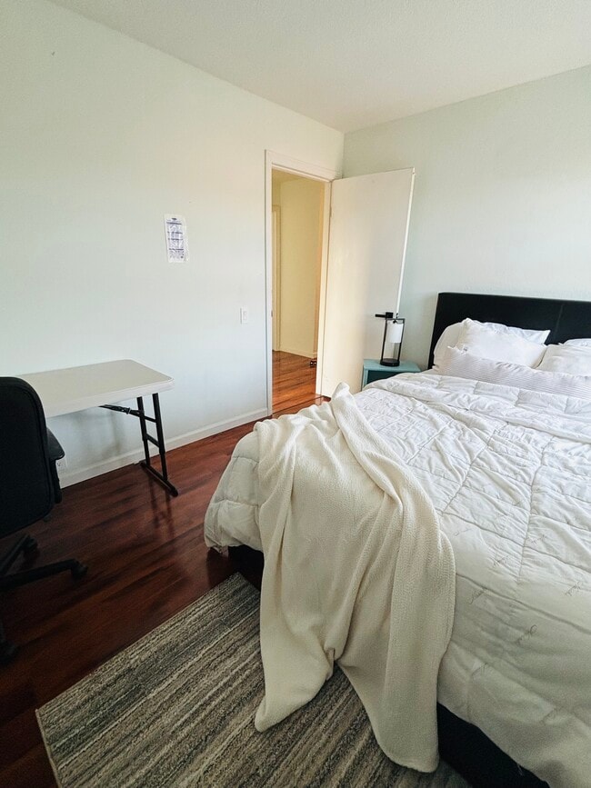 Building Photo - 2506 Cabrillo Dr