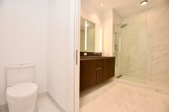 Building Photo - 60 E Randolph St