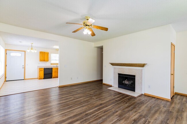 Building Photo - ***1502 Cresent***