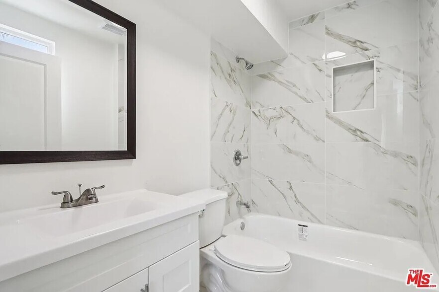 Building Photo - 1673 E 111th St