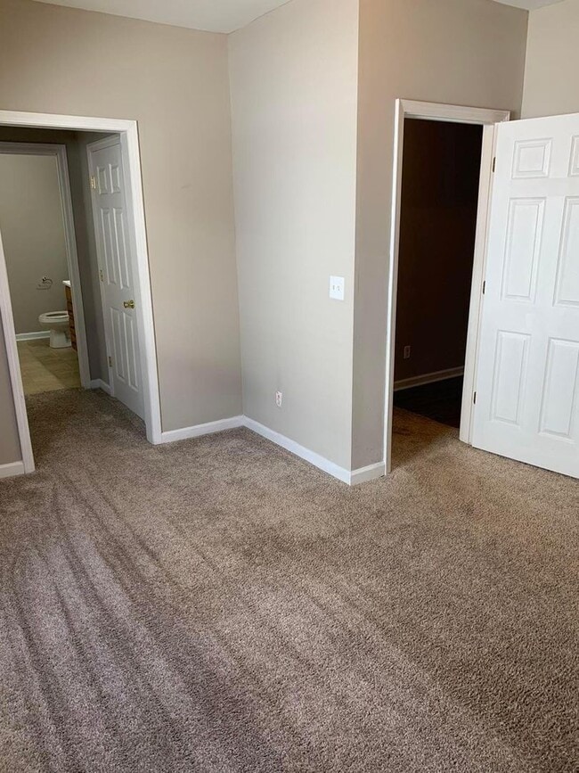 Building Photo - 1320 S Grand Ave