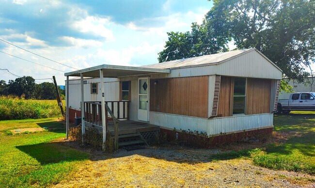 Building Photo - 225 Community Dr
