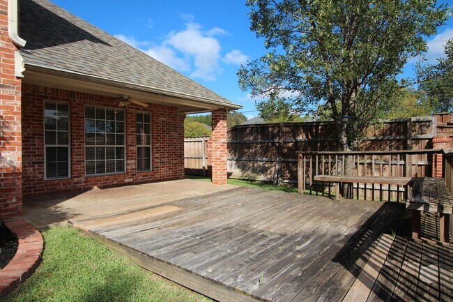 Building Photo - 1202 River Bend Dr