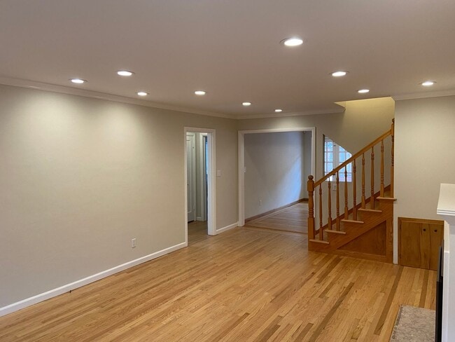 Building Photo - 3 Bed/2Bath Ready to Move In