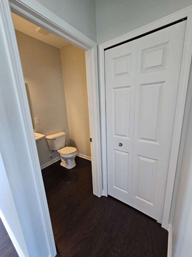 Building Photo - 4 Bed, 2.5 Bath with Granite Kitchen, Large Island, Luxury Master Suite, Full Basement, Huge Outd...