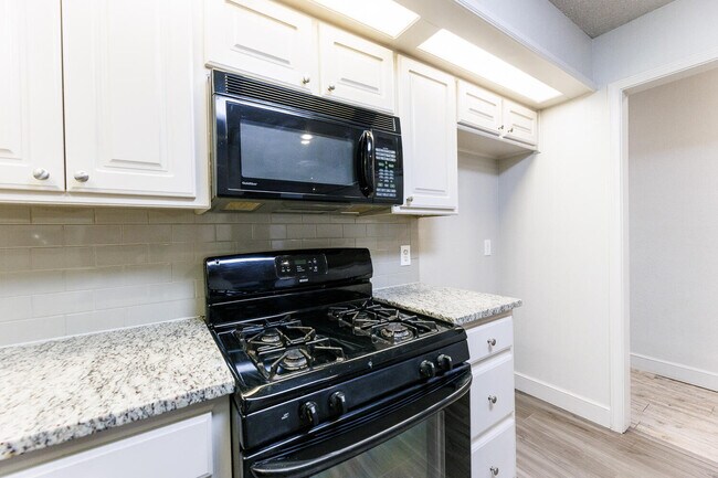 Building Photo - 9603 Orlando Ave