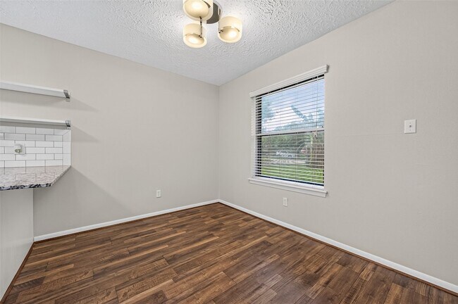 Building Photo - 5346 King Richard Dr