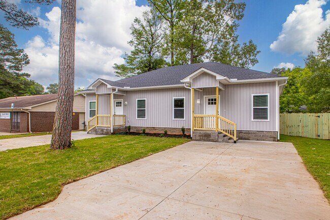 Building Photo - 5703 Valley Dr