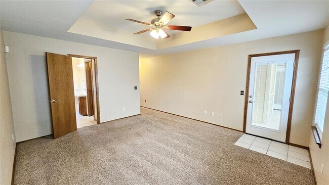 Building Photo - 420 E Plantation Terrace