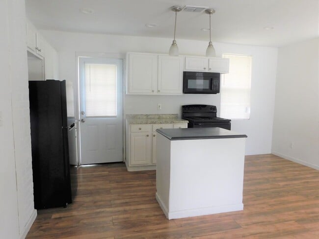 Building Photo - Completley Remodeled 2/1 in Longbranch!