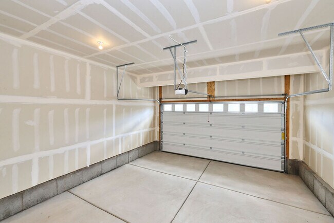 Building Photo - 1377 N Sage Dr