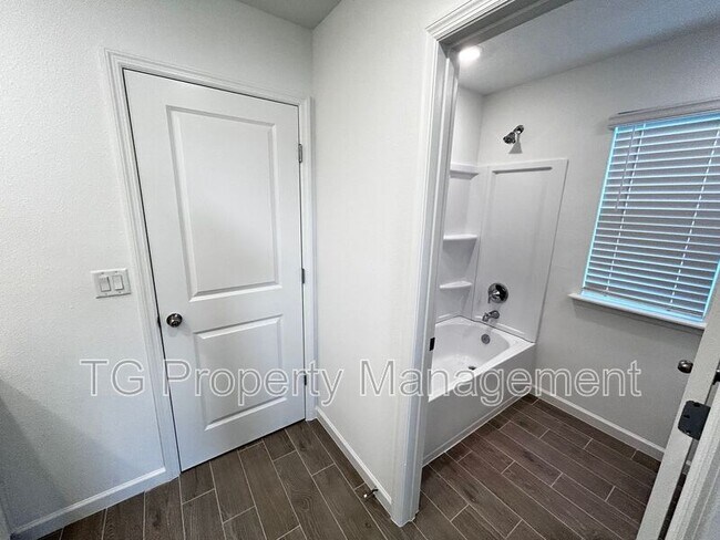 Building Photo - 6226 Mare Ave