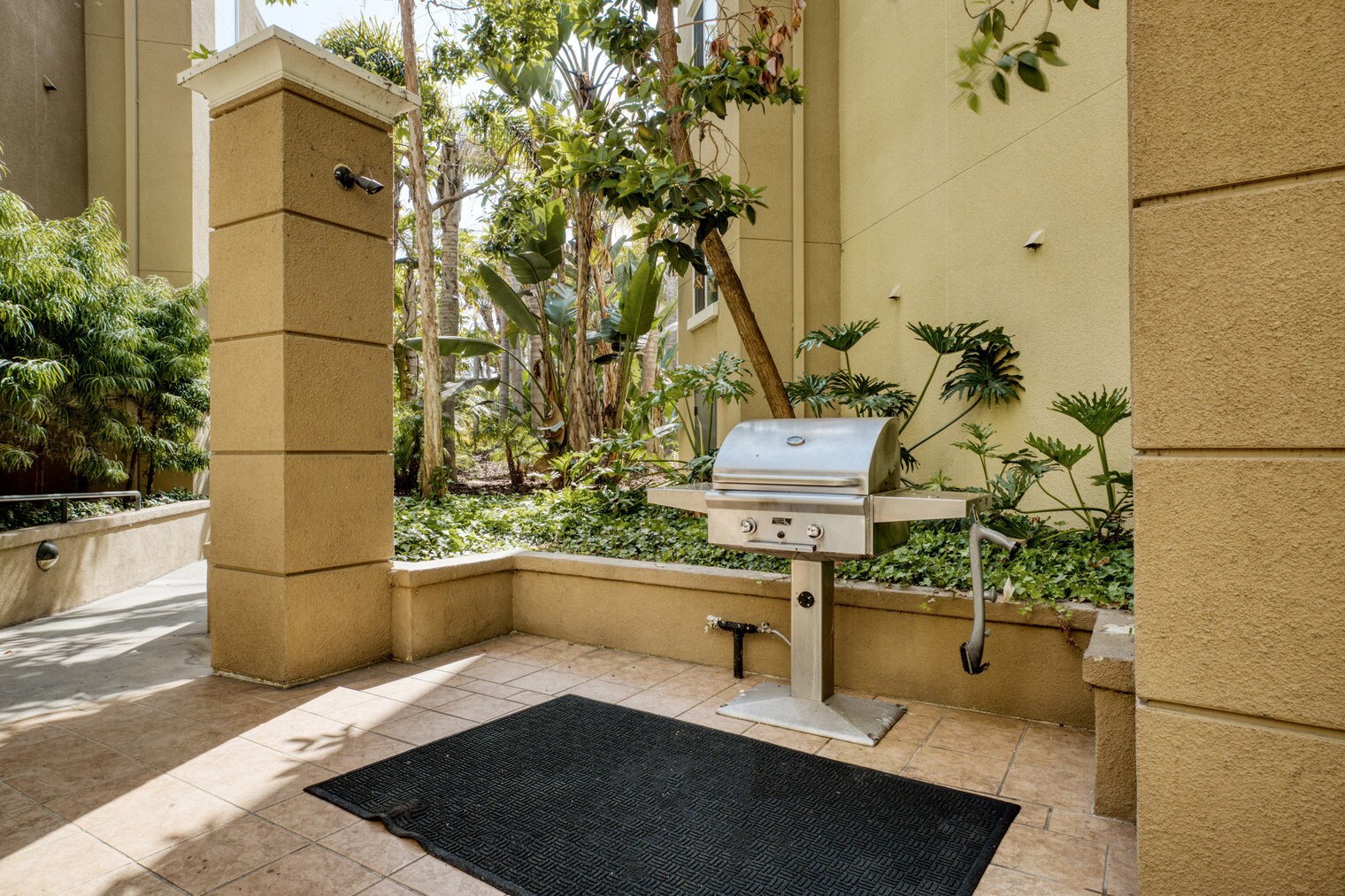 Building Photo - 8500 Pershing Dr