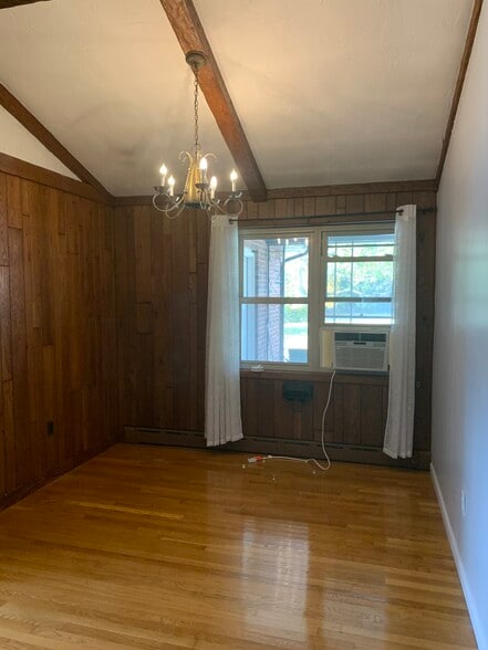 Building Photo - 166 White St