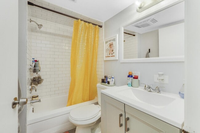 Building Photo - 3007 N Ashland Ave