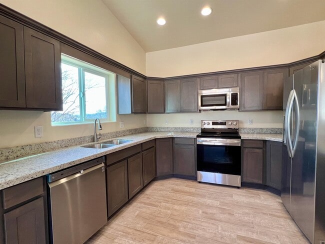 Building Photo - 1563 Ovalo Ct