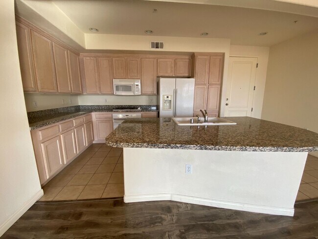 Building Photo - Beautiful, 2 story penthouse loft at the M...