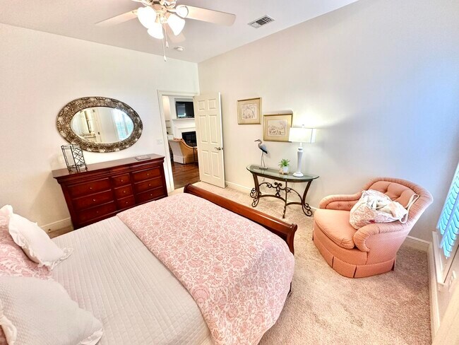 Building Photo - 206 E Pinehurst Dr