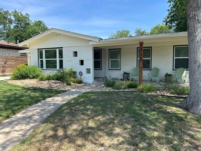 Building Photo - 237 Mink Dr
