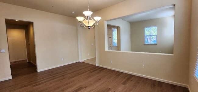 Building Photo - Beautiful Ideal Family Home: 3 Bedrooms, 2...