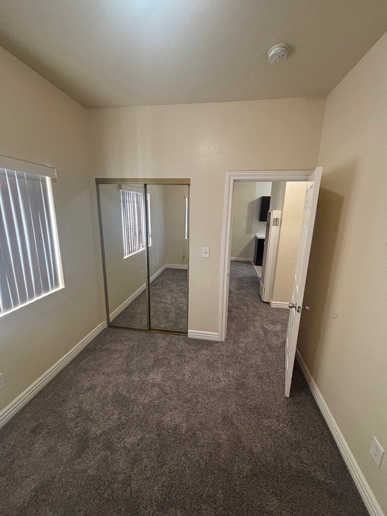 Building Photo - 532 W 55th St