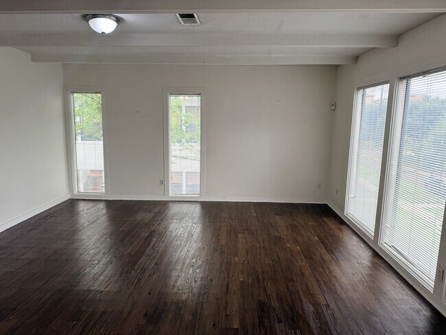 Building Photo - 4704 Chenevert St