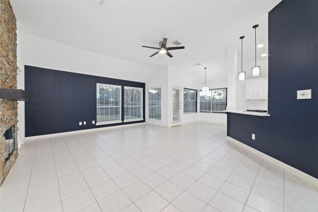 Building Photo - 3323 Shadowfern Dr