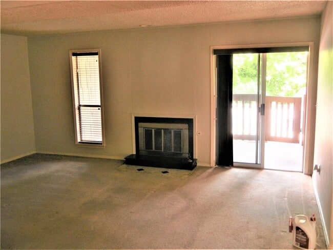 Building Photo - 6552 N Meridian Ave