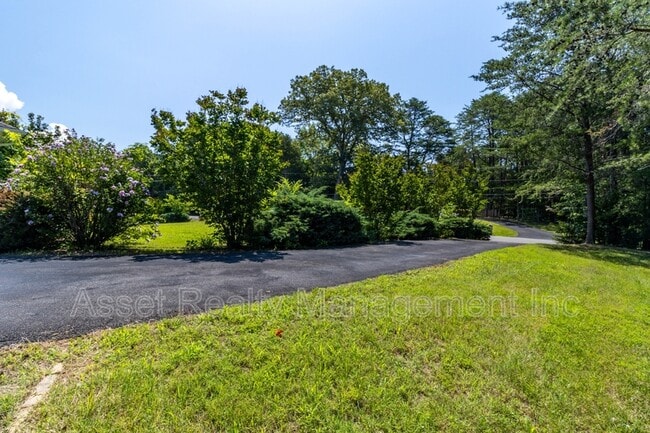 Building Photo - 2084 Allenridge Dr