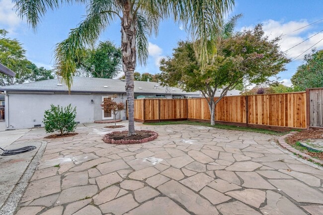 Building Photo - Welcome Home!!! - Great Location, Near Val...