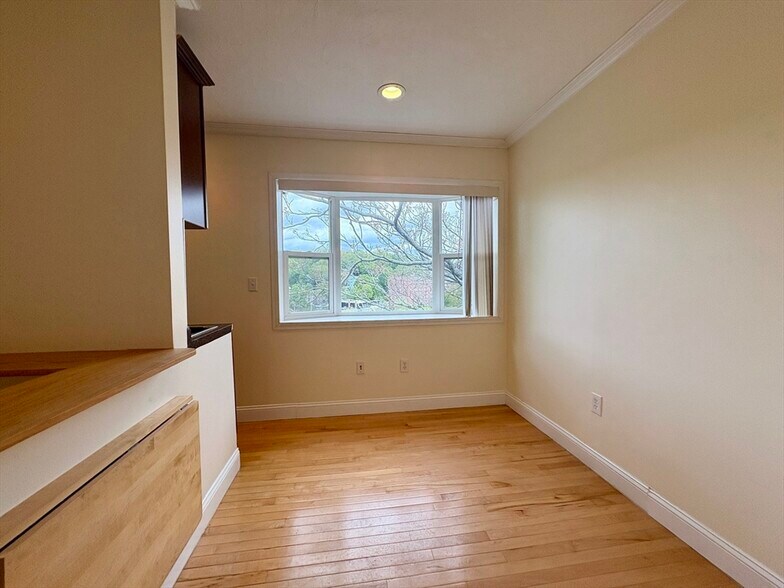 Building Photo - 195 Winthrop Rd